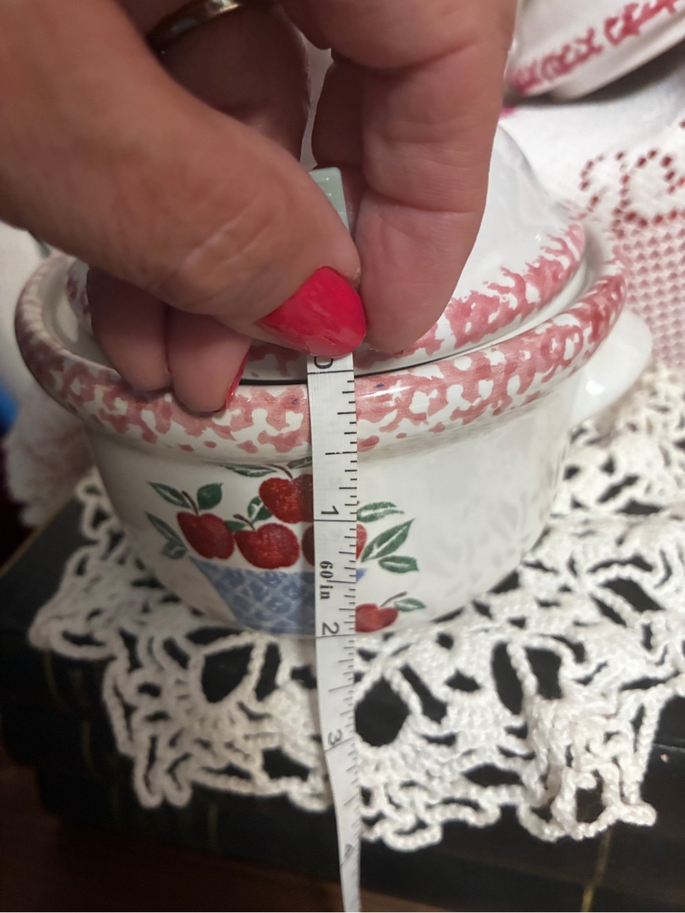 White Ceramic Lidded Crocks with Red Apple Design Sponge-wear set of 2 - Picture 10 of 14